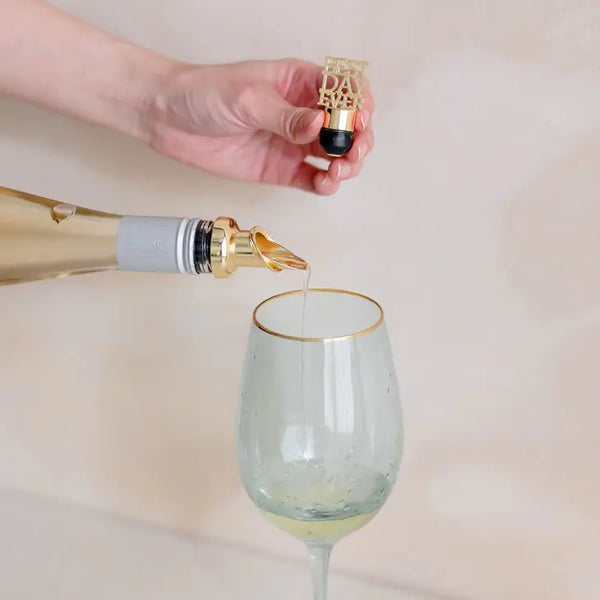 Gold Metal Wine Bottle Stopper & Pourer - Best Day Ever